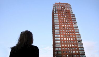 Sprinklers en strenge regels: Alphatoren alert na verwoestende brand in Hongkong