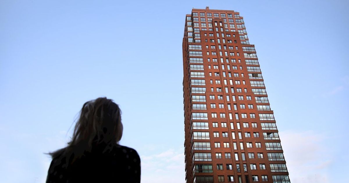 Sprinklers en strenge regels: Alphatoren alert na verwoestende brand in Hongkong