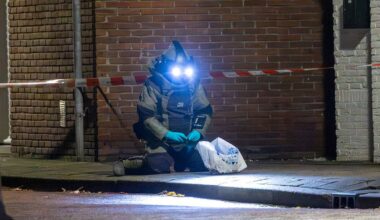 EOD ingezet om verdachte tas op straat - Omroep West