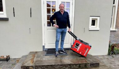 Ondernemer Dennis Nouwens met zijn Kraftor (foto: Ronald Sträter).
