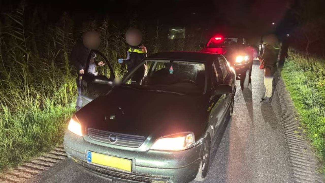Foto's van gestroopte hazen die de politie vond bij de opgepakte mannen (foto: politie).