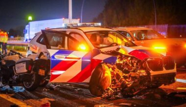 Twee motoragenten raakten zwaargewond bij de crash op de A2 (foto: Persbureau Heitink).