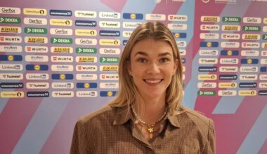 Fans van Zwitserland bij het WK handbal in Den Bosch.