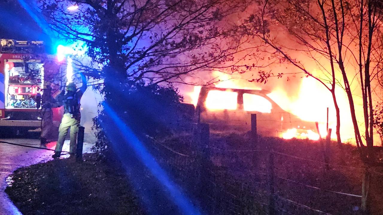 112-nieuws: Auto uitgebrand in Tilburg • Dode man gevonden op parkeerplaats in Eindhoven - Omroep Brabant