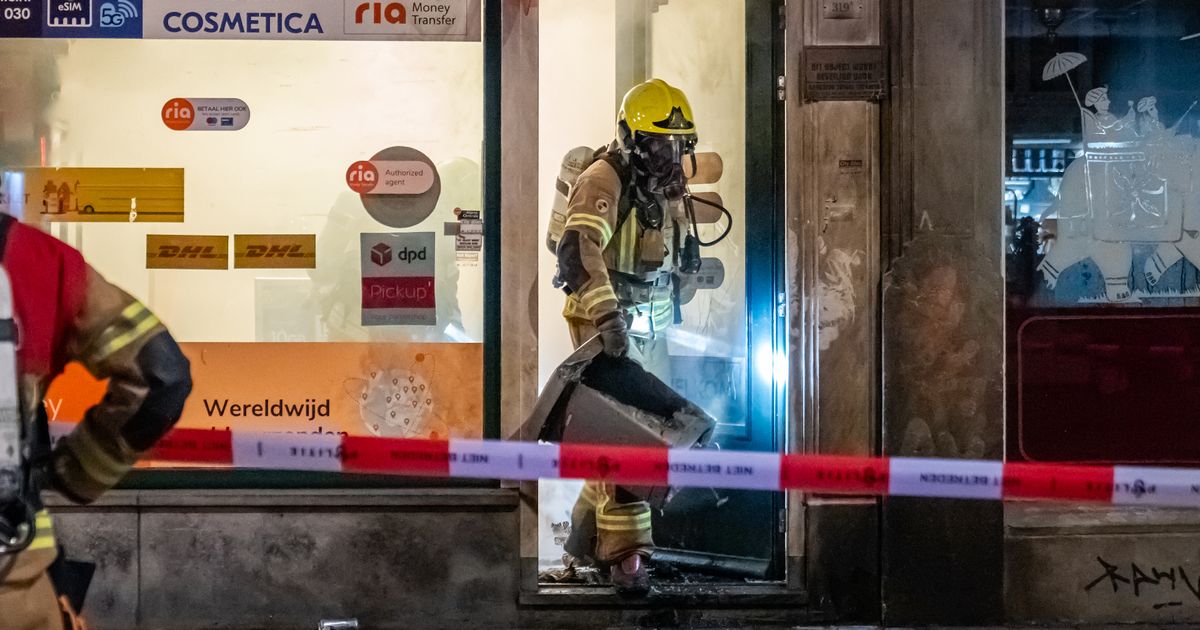 Twee explosies en brand in zelfde straat - Rijnmond