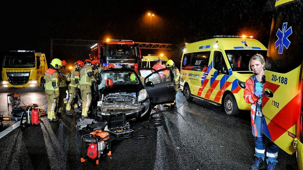 De hulpdiensten ter plaatse.