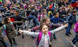 In 2017 doen leerlingen van de Valentijnschool in Rotterdam een recordpoging bewegen in de klas op het schoolplein.