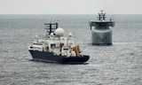 De Yantar (links) en de RFA Proteus in november 2024 op een foto van het Britse ministerie van Defensie.   