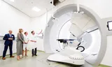 Koningin Máxima bij een werkbezoek aan het Protonentherapiecentrum in Groningen.