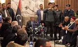 De Libische interim-premier Fathi Bashagha (midden) op de luchthaven van Tripoli, 10 februari. Het parlement benoemde de tweede premier donderdag.