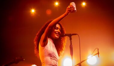 Olivia Dean bevestigt eerste Europese festivalshow