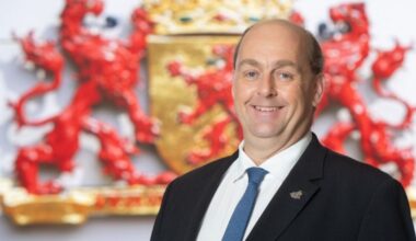 Frederik Zevenbergen nieuwe burgemeester van Vlaardingen: 'Vervult me met trots' - Rijnmond