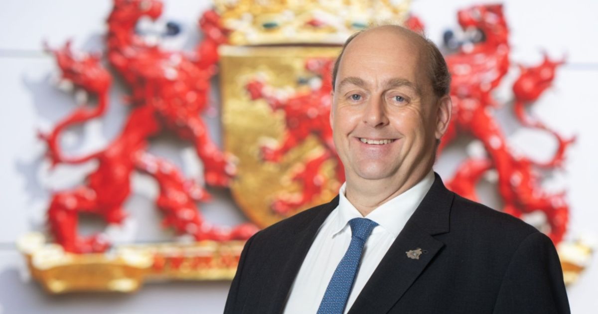 Frederik Zevenbergen nieuwe burgemeester van Vlaardingen: 'Vervult me met trots' - Rijnmond