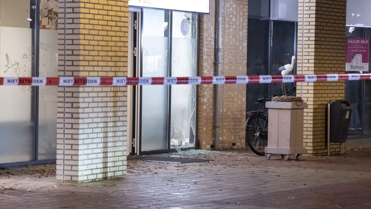 Zwaar vuurwerk gevonden na explosie bij verloskundigenpraktijk - De Telegraaf