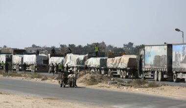 Vrachtwagens met hulpgoederen wachtten eind oktober bij Kissufim in Israël, vlak bij de grens met Gaza