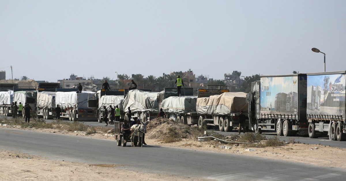 Vrachtwagens met hulpgoederen wachtten eind oktober bij Kissufim in Israël, vlak bij de grens met Gaza