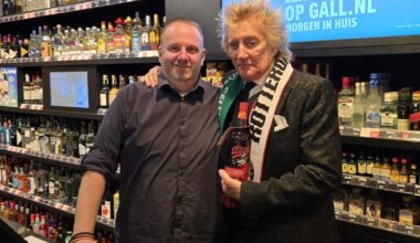 Rock-'n-roll legende Rod Stewart plots in een Rotterdamse slijterij: 'Dit was wel next level' - Rijnmond