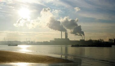 Dichter bij fabriek ervaren bewoners vaker klachten