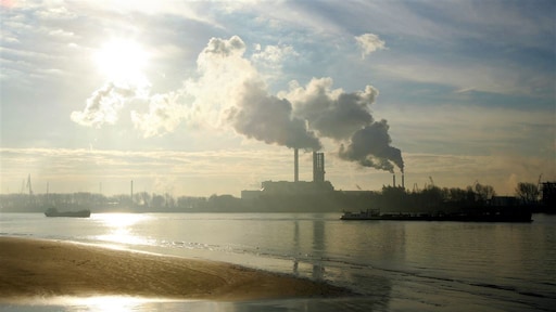 Dichter bij fabriek ervaren bewoners vaker klachten