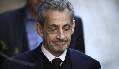 Nicolas Sarkozy vlak voor hij naar zijn cel ging. 