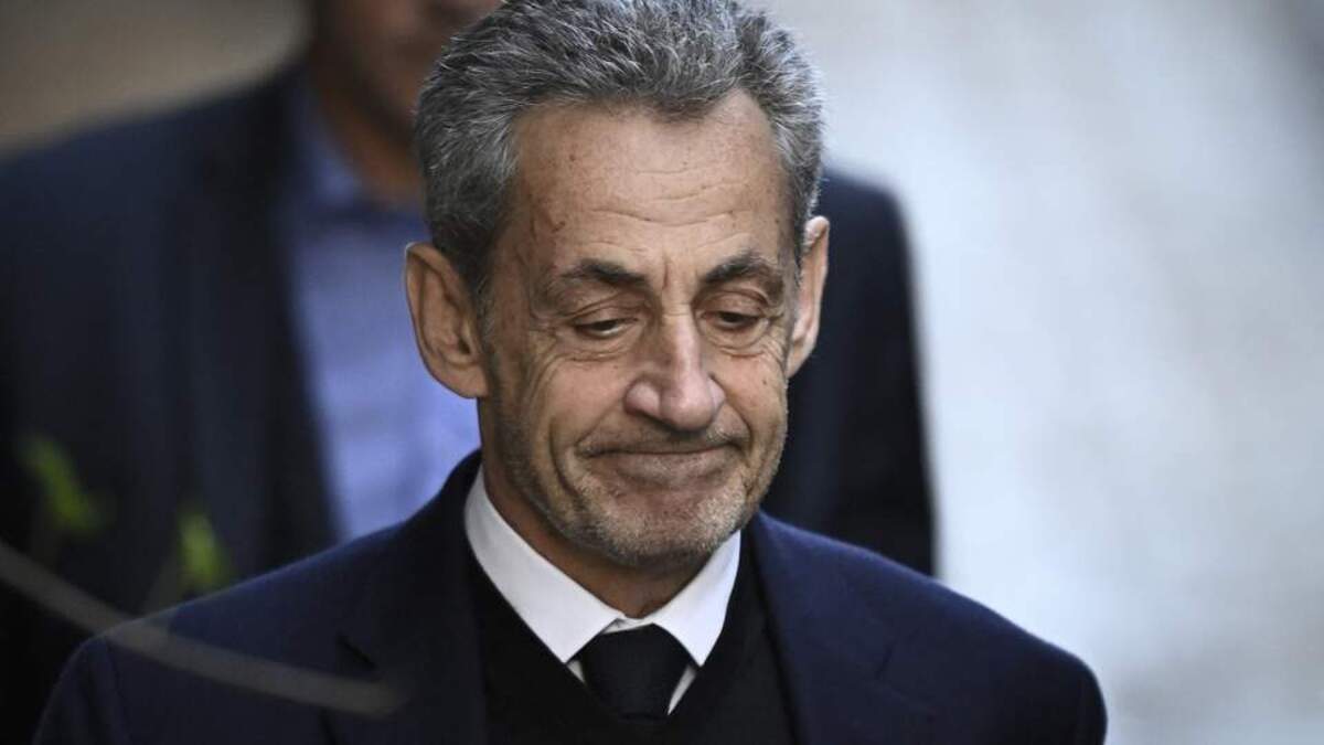 Nicolas Sarkozy vlak voor hij naar zijn cel ging. 