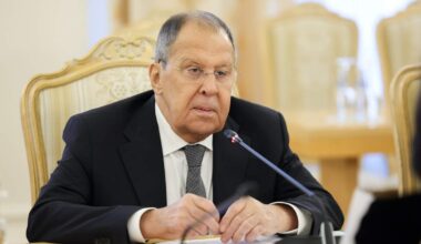 Er werd de laatste tijd gespeculeerd over de positie van de Russische buitenlandminister Sergey Lavrov, maar het Kremlin ontkent dat hij uit de gratie is geraakt.