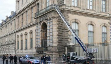 Dat de beveiliging van het Louvre te wensen overliet, dat was al gebleken in de nasleep van de roof van Franse kroonjuwelen enkele weken geleden.