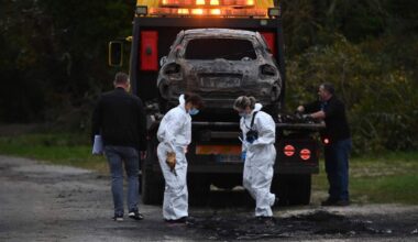 De man werd getaserd toen hij zijn auto in brand probeerde te steken en daarbij riep hij volgens de autoriteiten „Allahu akbar”.