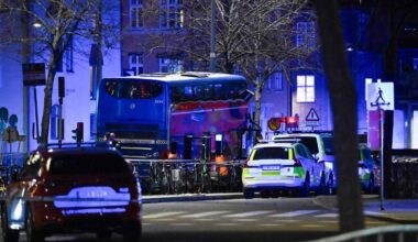 Vrees voor meerdere doden nadat bus bushokje binnenrijdt in Stockholm