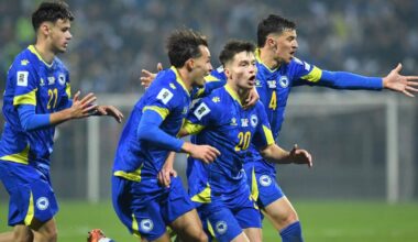 Esmir Bajraktarevic (m) na zijn wereldgoal.