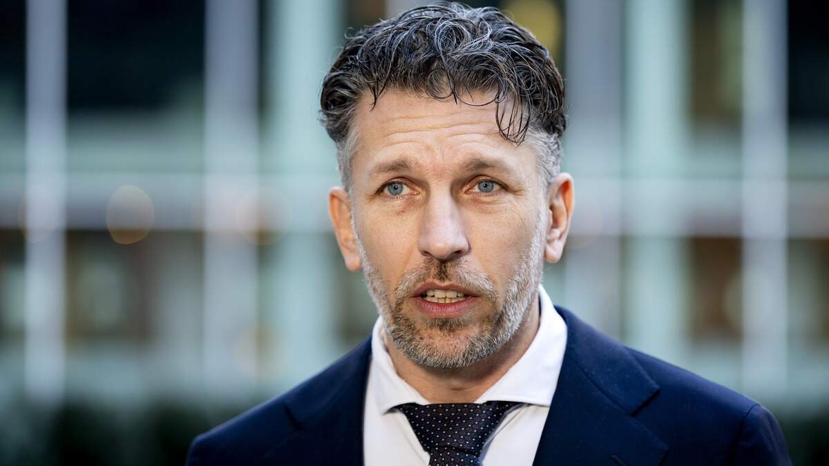 Frank Rijkaart, demissionair minister van Binnenlandse Zaken en Koninkrijksrelaties, hekelt het optreden van Wilders.