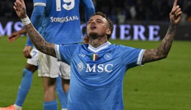 Noa Lang is in de zevende hemel na zijn doelpunt.