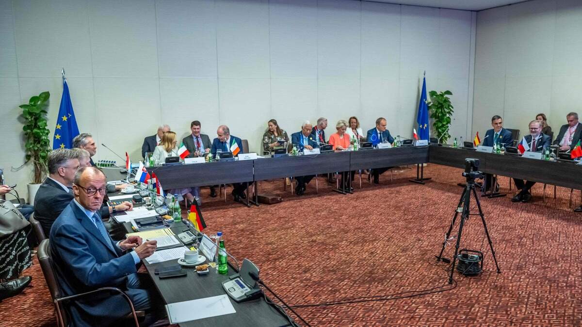 EU-leiders hebben in Angola een spoedtop gehouden over Oekraine, een deel van de staatshoofden en regeringsleiders waren digitaal aanwezig.