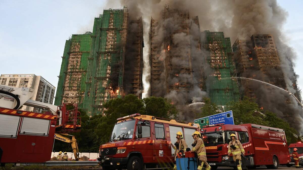 De brandweer van Hongkong heeft vrijdag de bluswerkzaamheden afgerond in de woontorens die door een brand werden verwoest.