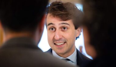 Jesse Klaver in de Tweede Kamer. Zijn partij neemt het initiatief om meer geld naar Kiev te sturen.