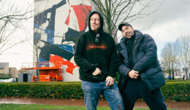 Breeënaar en Matthias Schoenaerts realiseren mural in Oostende: “Deze kunstvorm is wat verdwenen” - HBVL