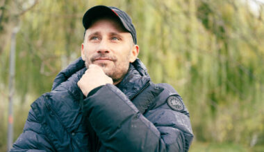 Matthias Schoenaerts enkele uren in cel na politiecontrole: acteur had geen geldig rijbewijs, weigerde alcoholtest en was weerspannig - GVA