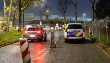 Bouwvakkers treffen dode man aan in auto