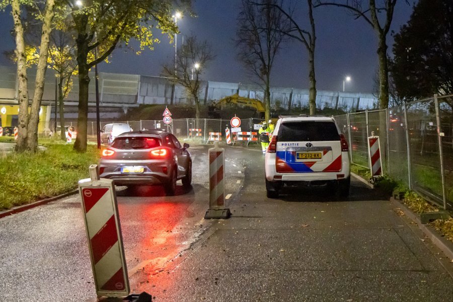 Bouwvakkers treffen dode man aan in auto