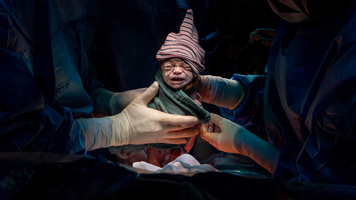 Vlaamse wint prestigieuze prijs met expliciete geboortefotografie: “Deze erkenning is zo fijn”