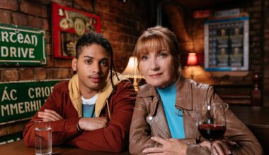 Je ziet het nieuwste seizoen van de luchtige misdaadserie Harry Wild bij BBC NL