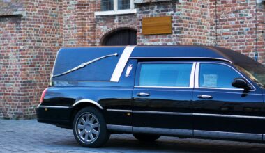 Geflitst met 146 km/u achter het stuur van een lijkwagen: verkeerscontrole loopt uit op ramp