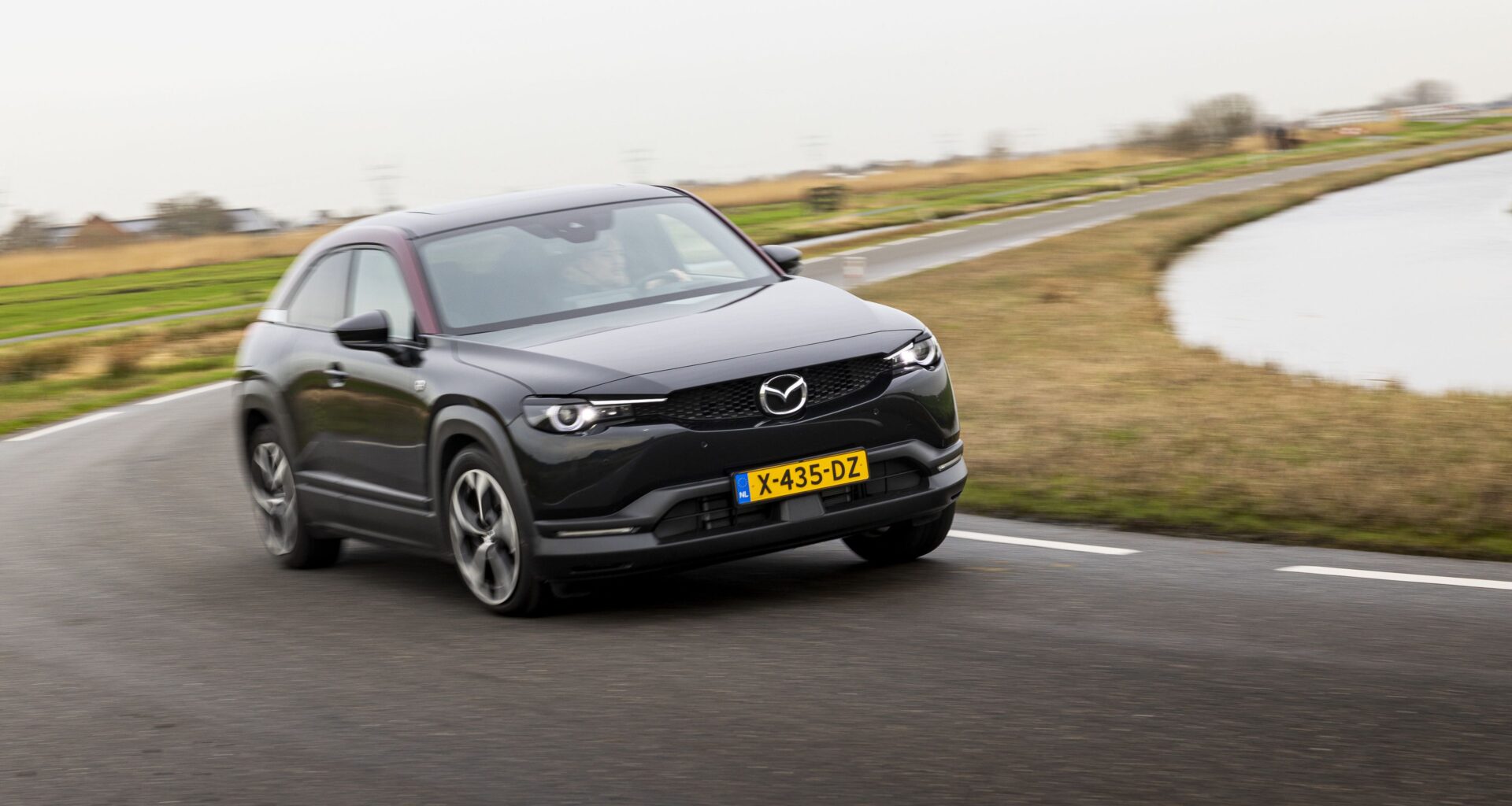 Fraaie elektrische Mazda-occasion kost door afschrijving €10.000,-
