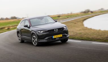 Fraaie elektrische Mazda-occasion kost door afschrijving €10.000,-