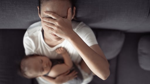 Nora vindt het moederschap best zwaar: 'Klaag ik te veel?'