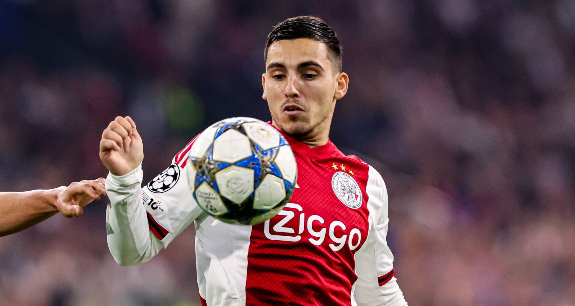 Oscar Gloukh onthult wat hij onder Heitinga het lastigste vond bij Ajax