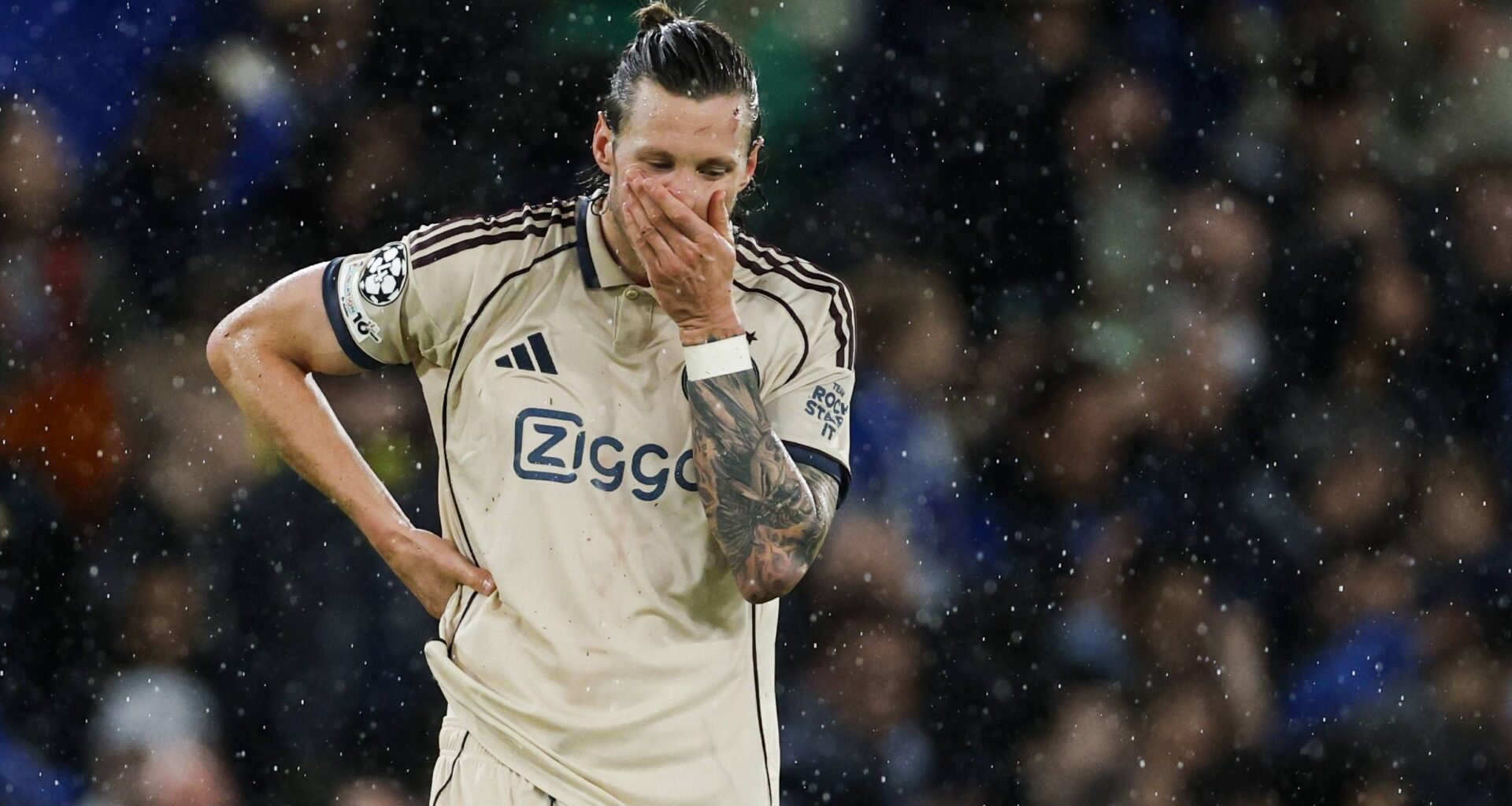 Ongeloof bij fans: Ajax mag thuiswedstrijd niet in thuisshirt spelen