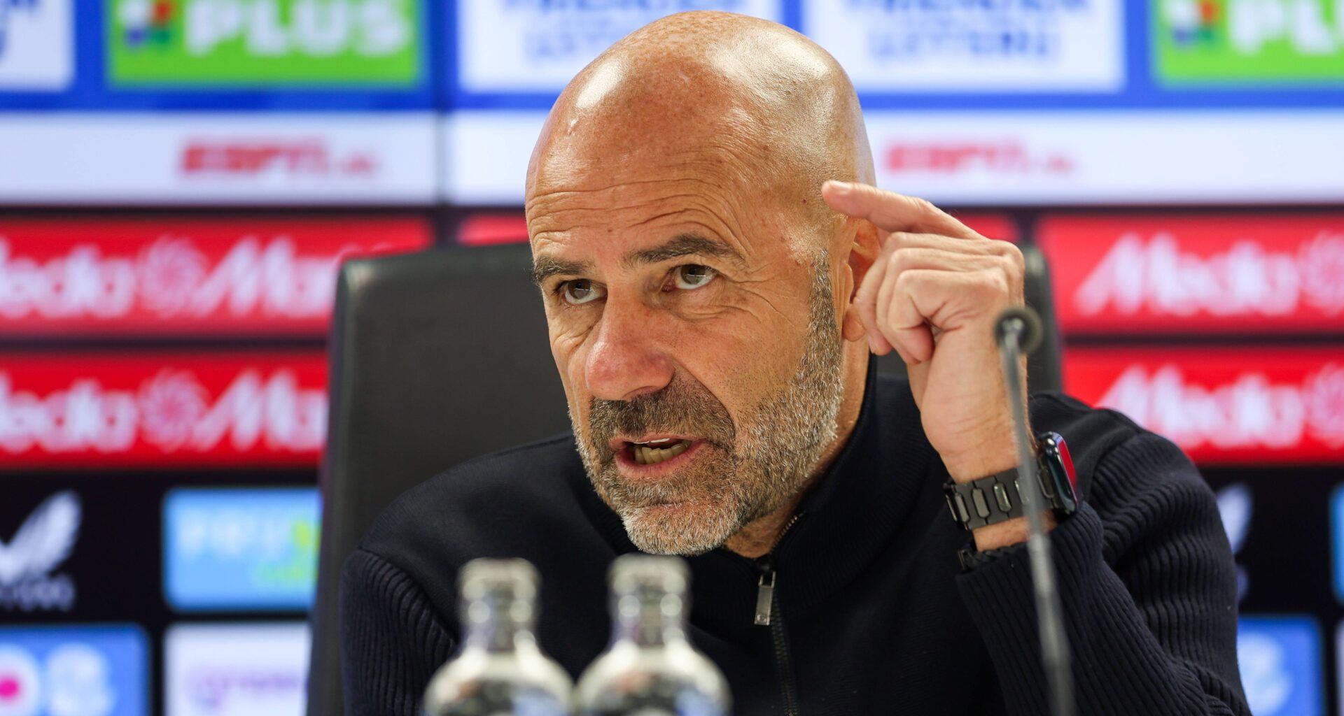 Peter Bosz weet nog steeds niets over lot viertal spelers PSV: 'Dat is bizar'