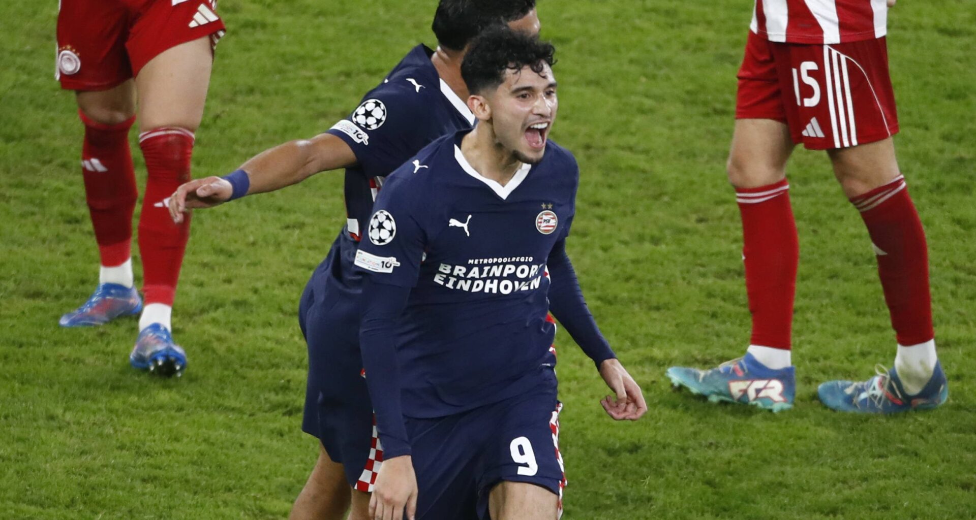 Vermoedelijke opstellingen AZ - PSV: Peter Bosz beloont Ricardo Pepi voor heldenrol