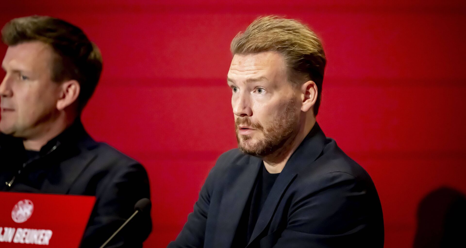 Ajax-speler valt na wedstrijd tegen AZ uit tegen Marijn Beuker: 'Vind je dit normaal?!'